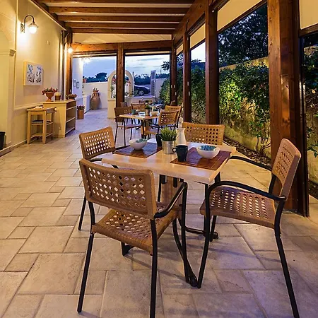 Melina Bed & Breakfast 3*